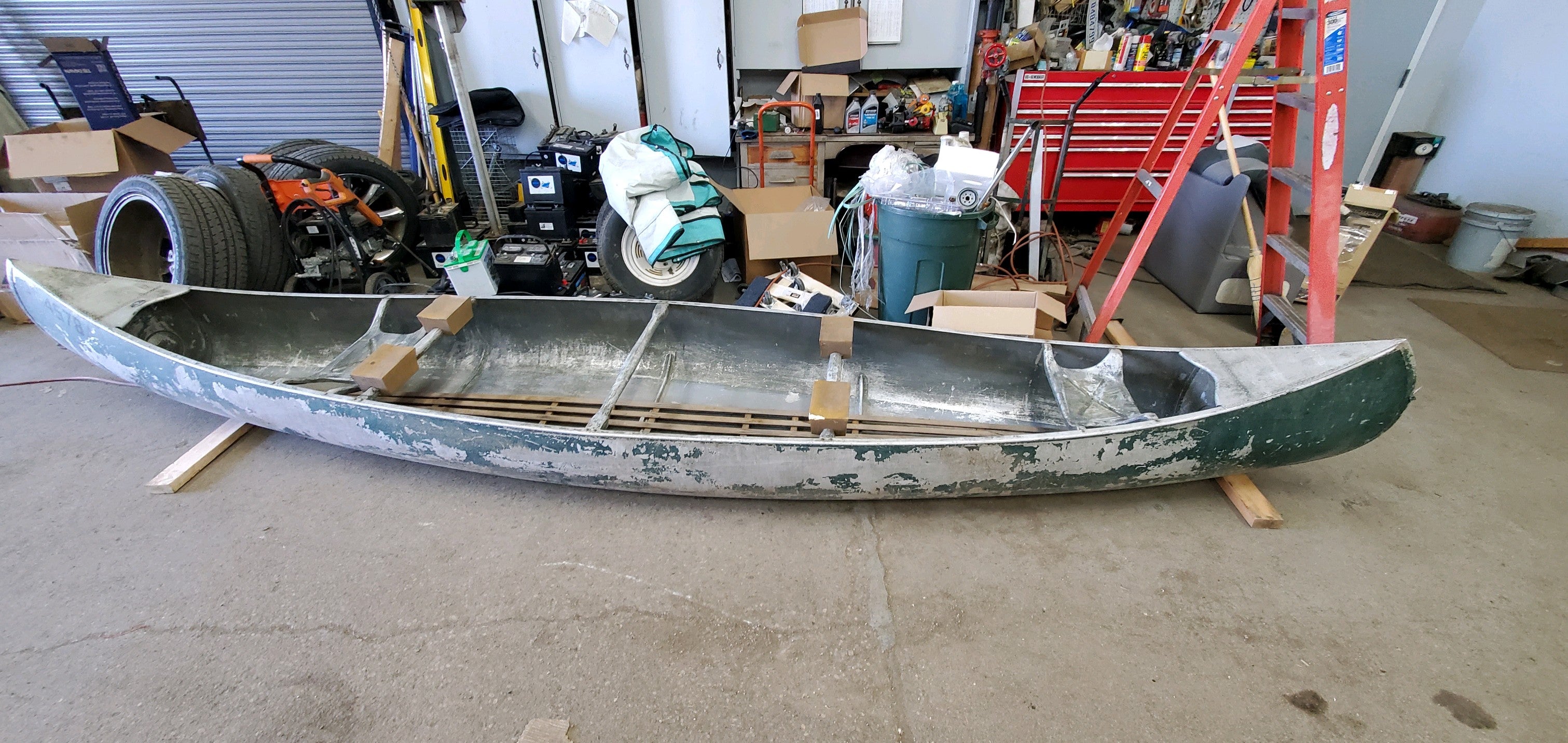 60'S 17' GRUMMAN CANOE Byrd's Landing