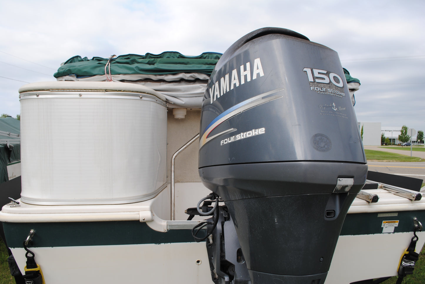 2005 22' HURRICANE DECKBOAT 226RE