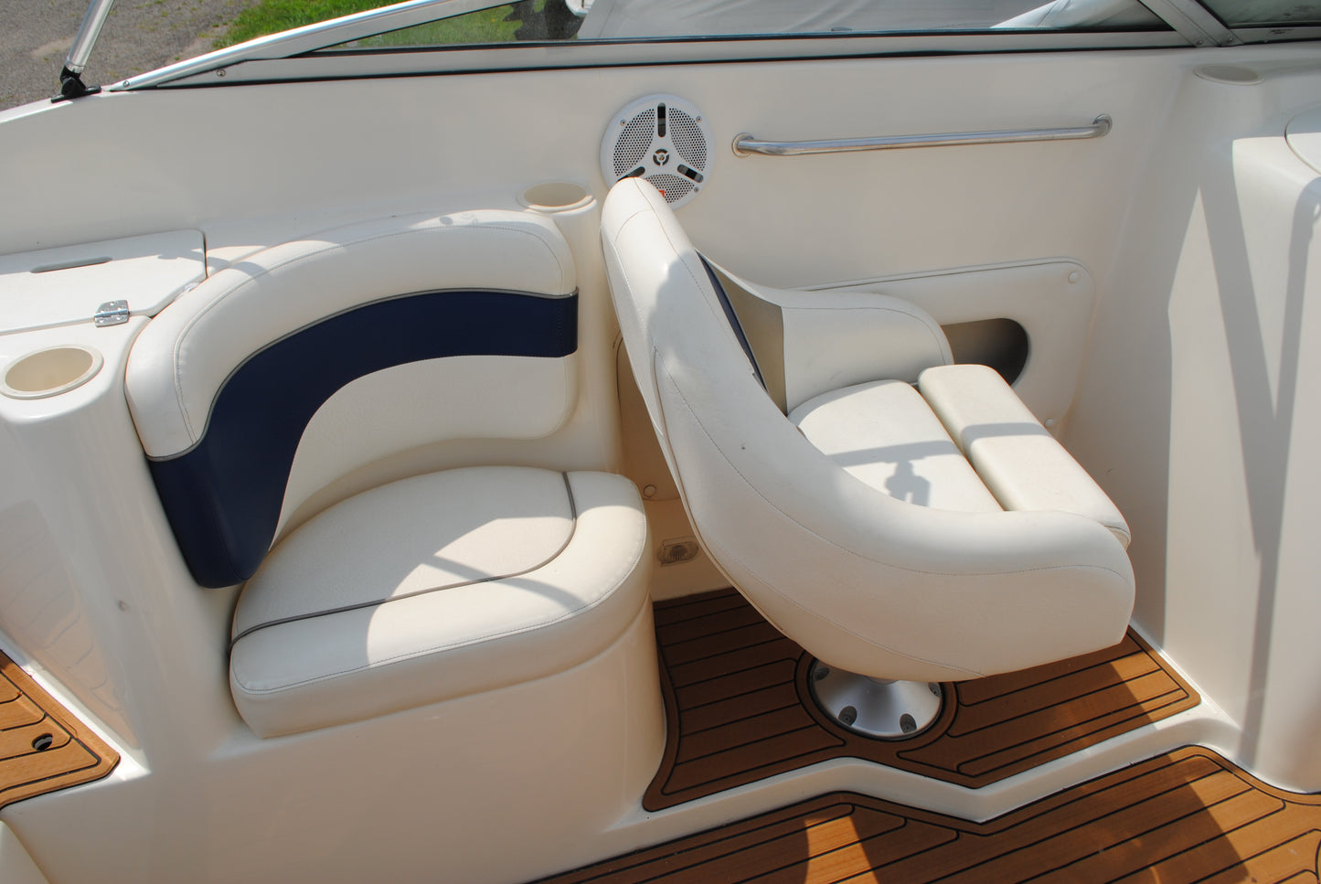 2001 23' RINKER CAPTIVA 32 BR