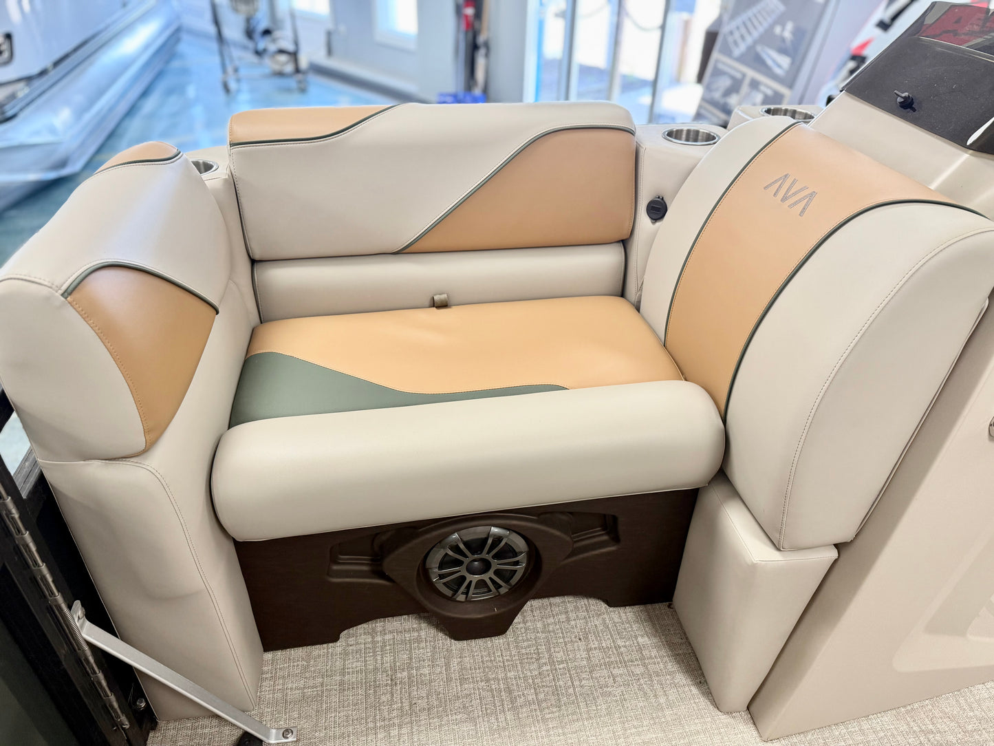 2025 17' AVALON VENTURE CRUISE PONTOON
