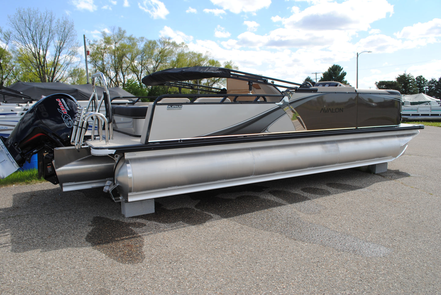 2026 23' AVALON LSZ ENTERTAINER TRITOON