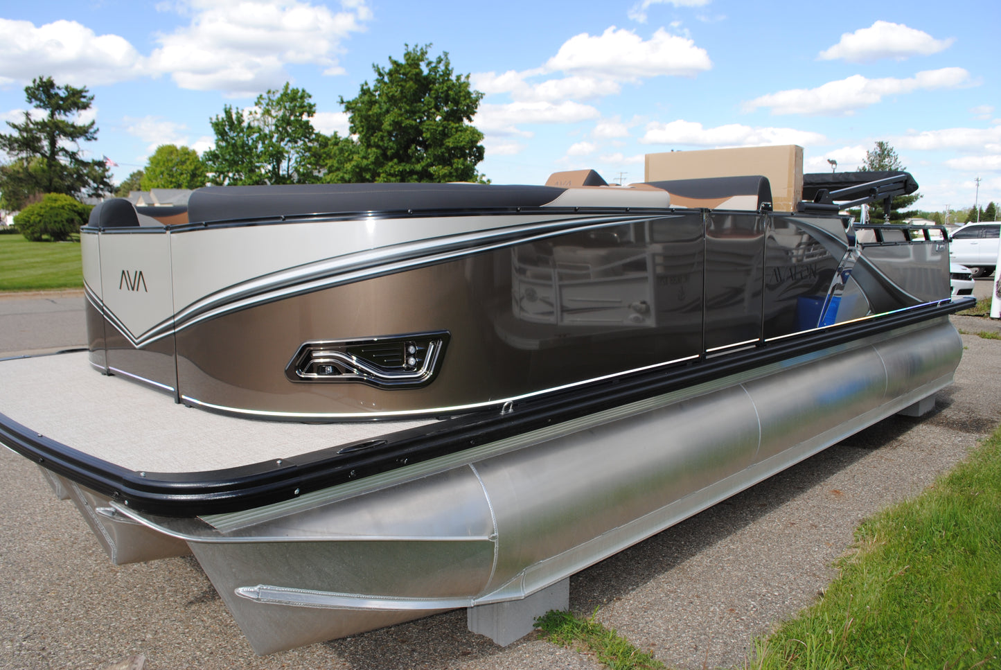 2026 23' AVALON LSZ ENTERTAINER TRITOON
