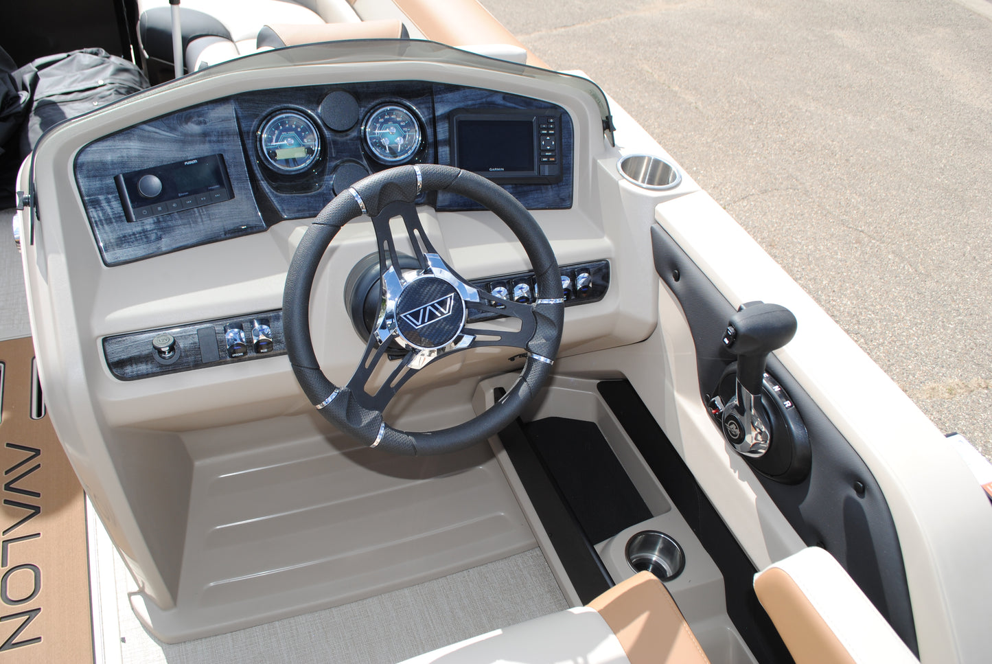 2026 23' AVALON LSZ ENTERTAINER TRITOON