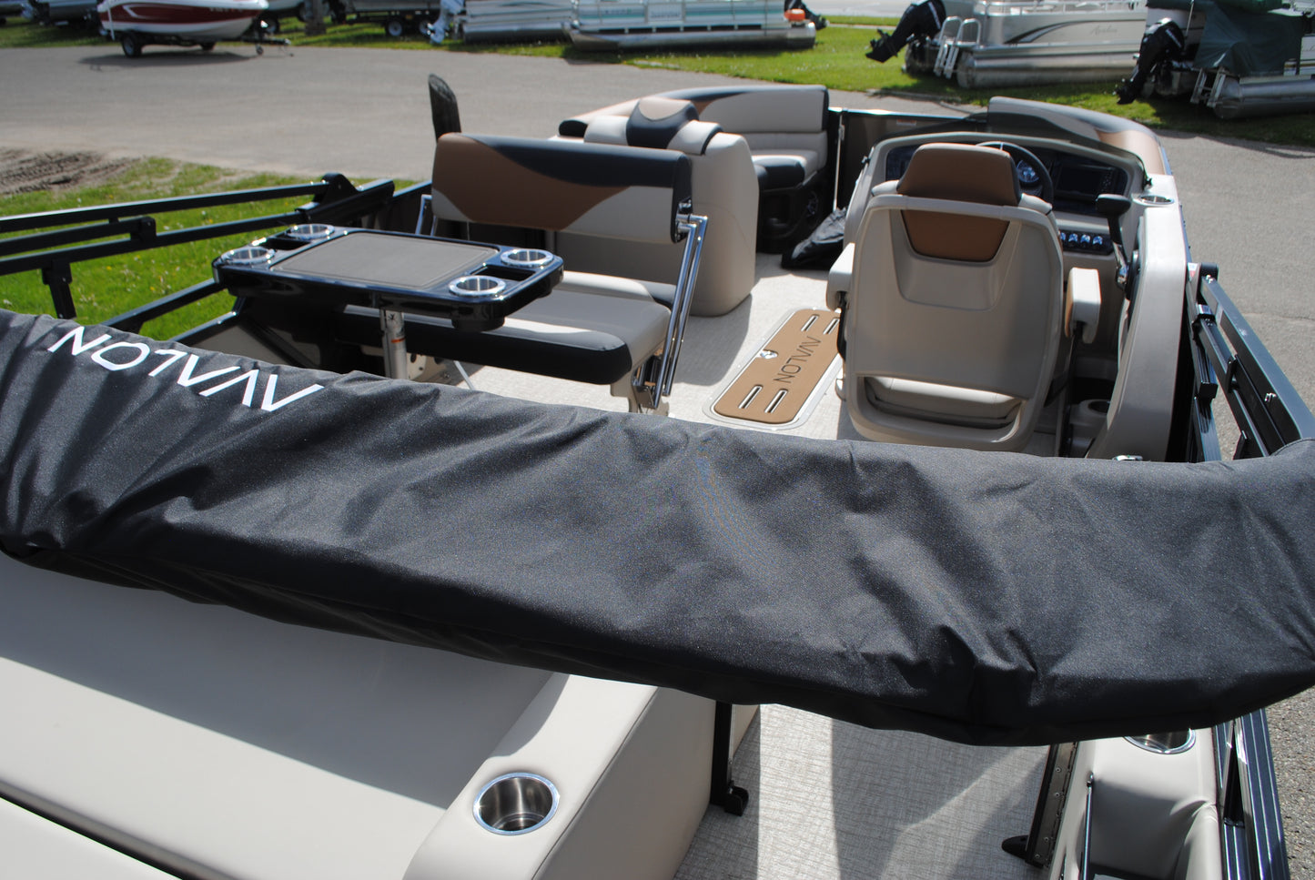 2026 23' AVALON LSZ ENTERTAINER TRITOON