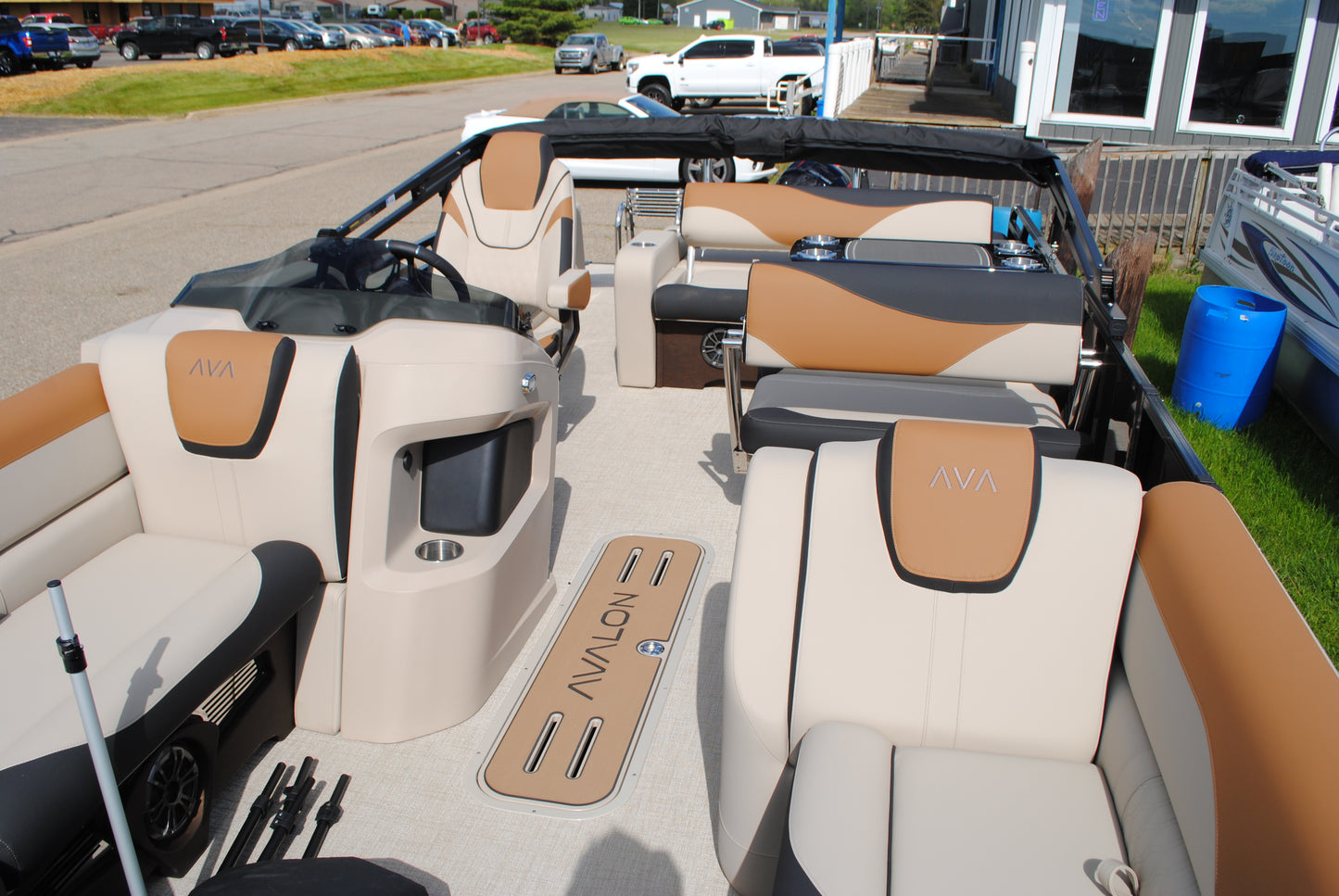 2026 23' AVALON LSZ ENTERTAINER TRITOON