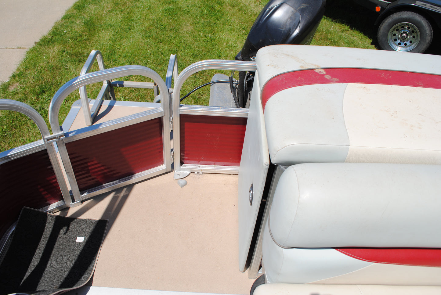 2012 22' SUNTRACKER PARTY BARGE