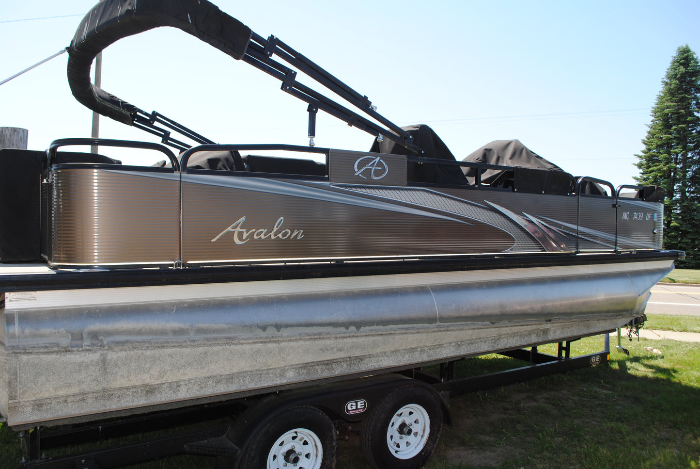 2019 21' AVALON GS QF