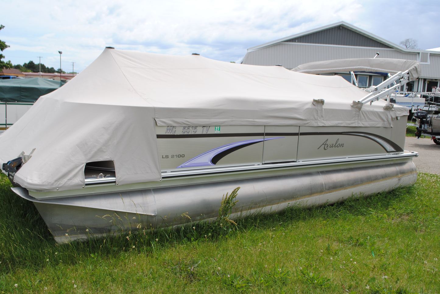 2013 21' AVALON LS BF