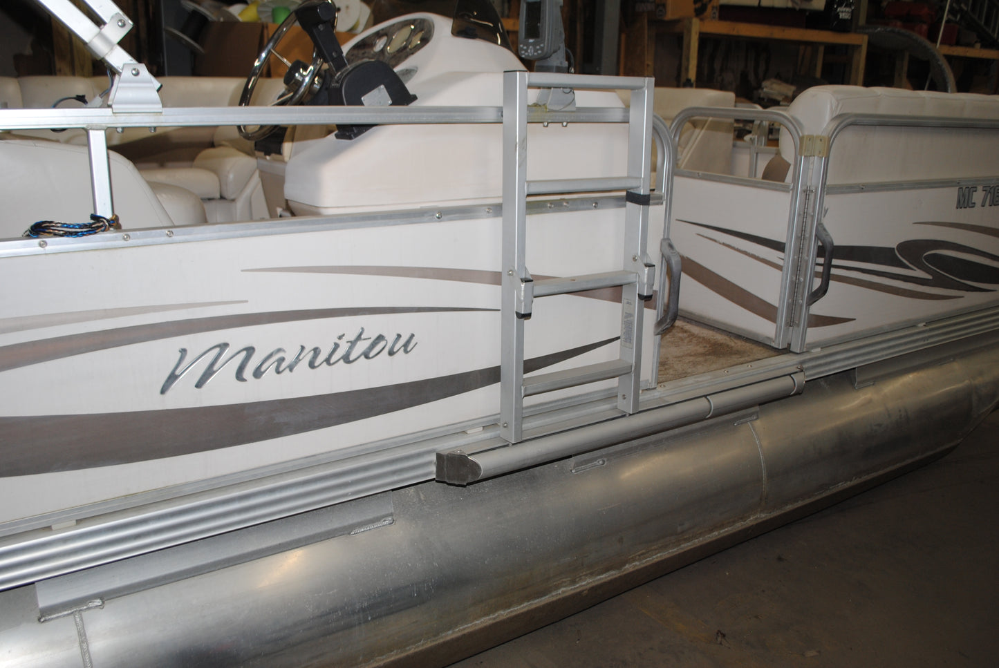2005 22' MANITOU