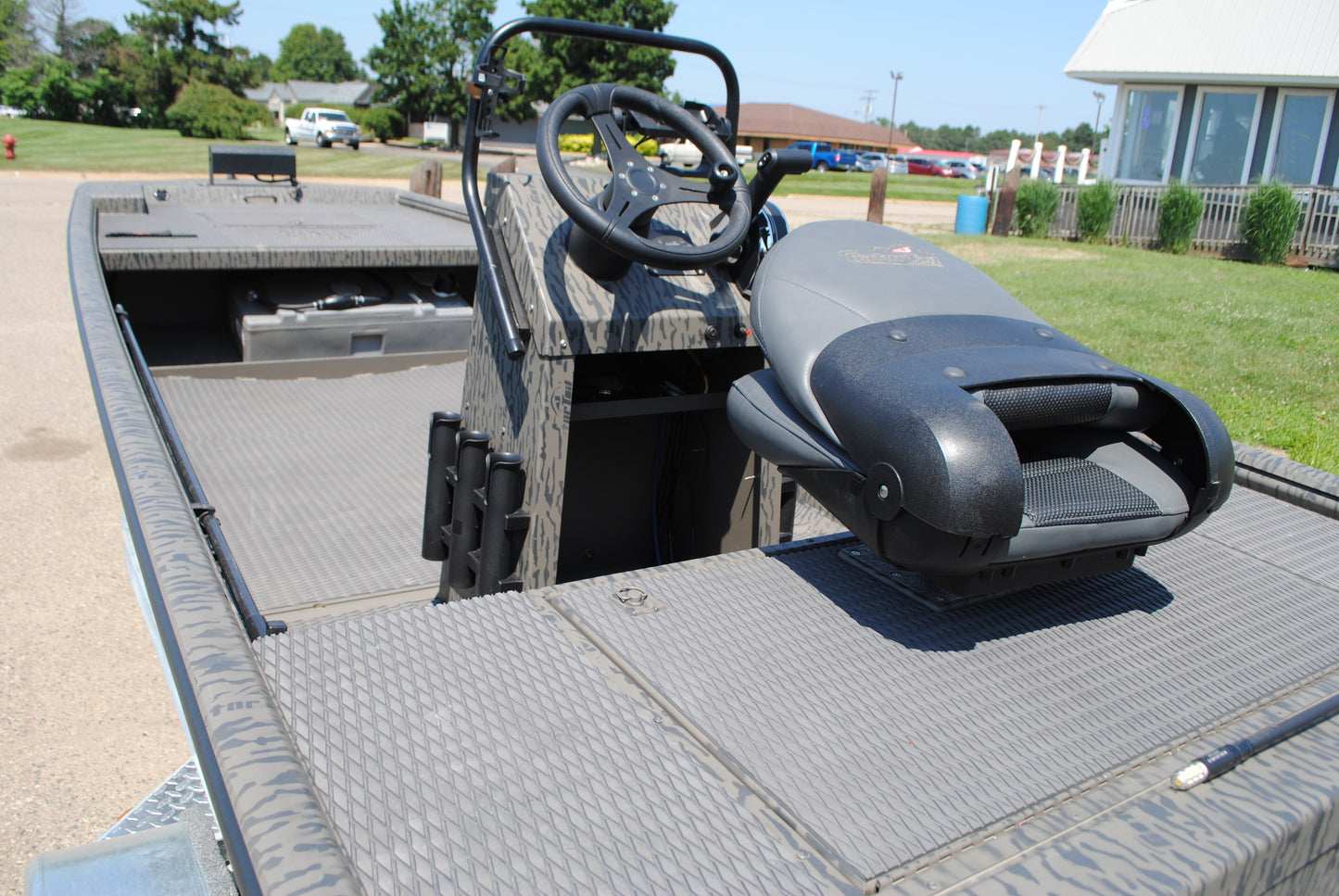 2023 18' GATOR-TAIL CENTER CONSOLE