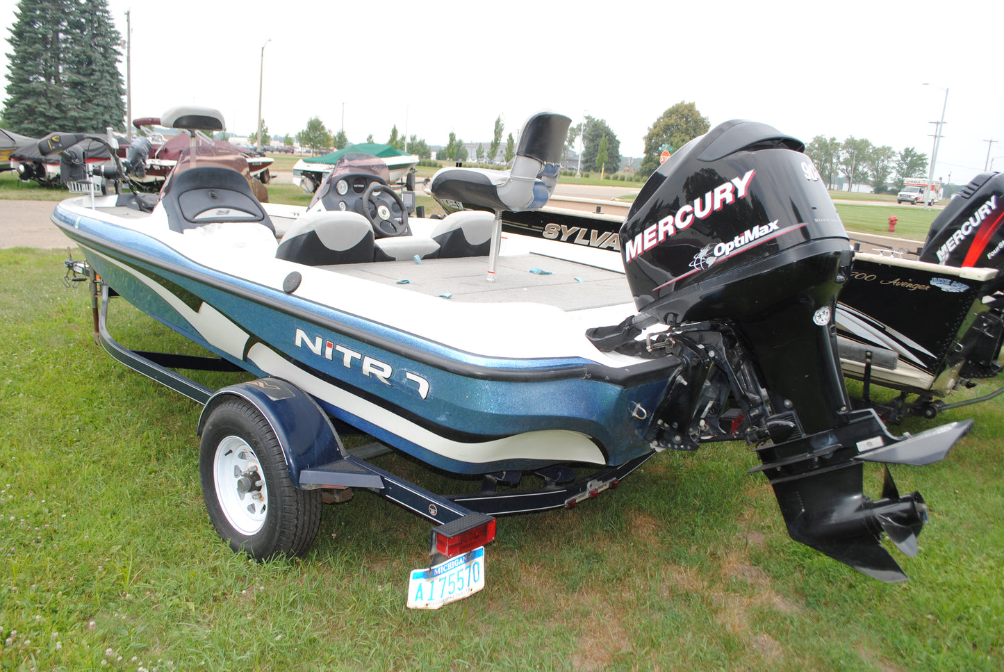 2007 17' NITRO X750
