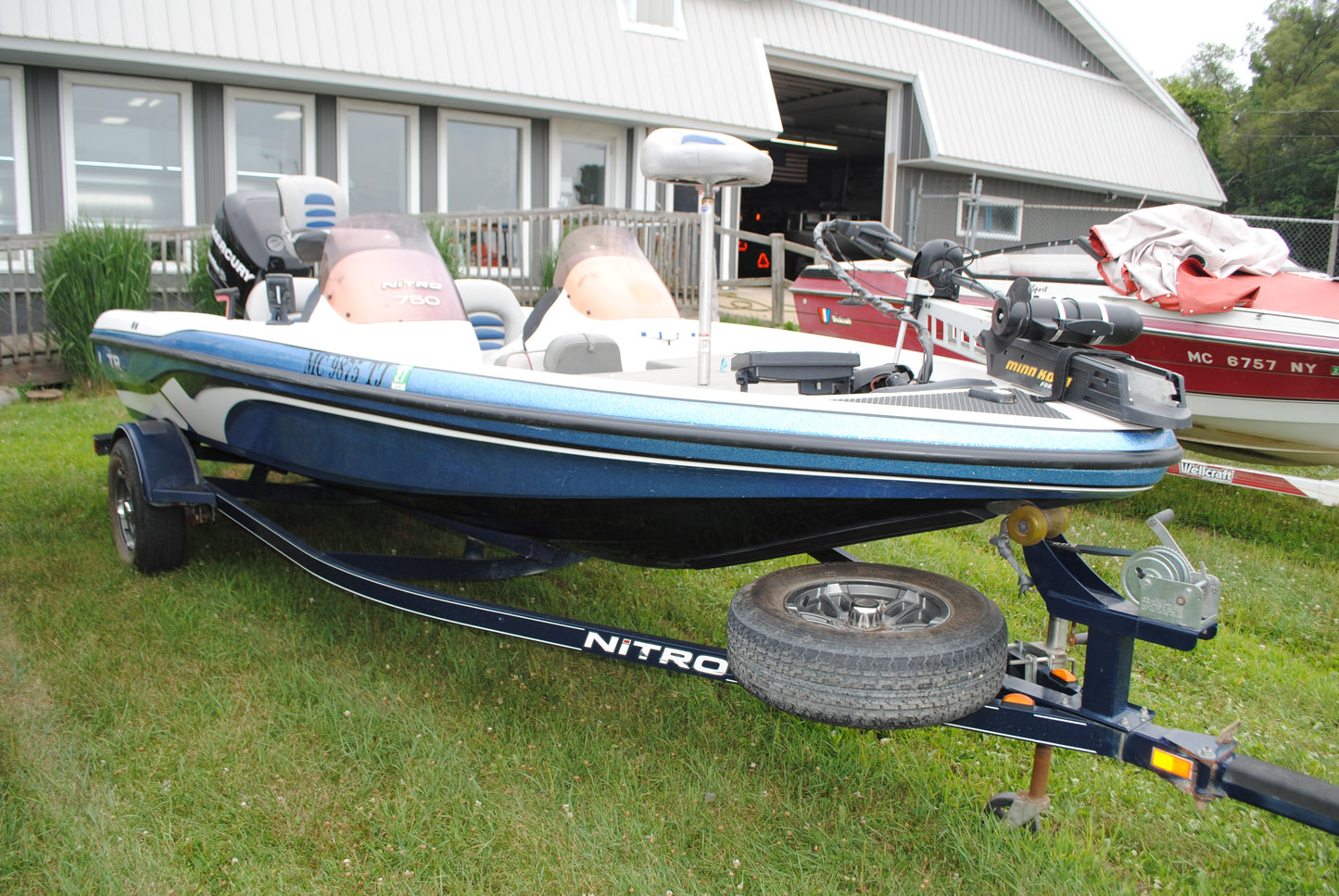 2007 17' NITRO X750