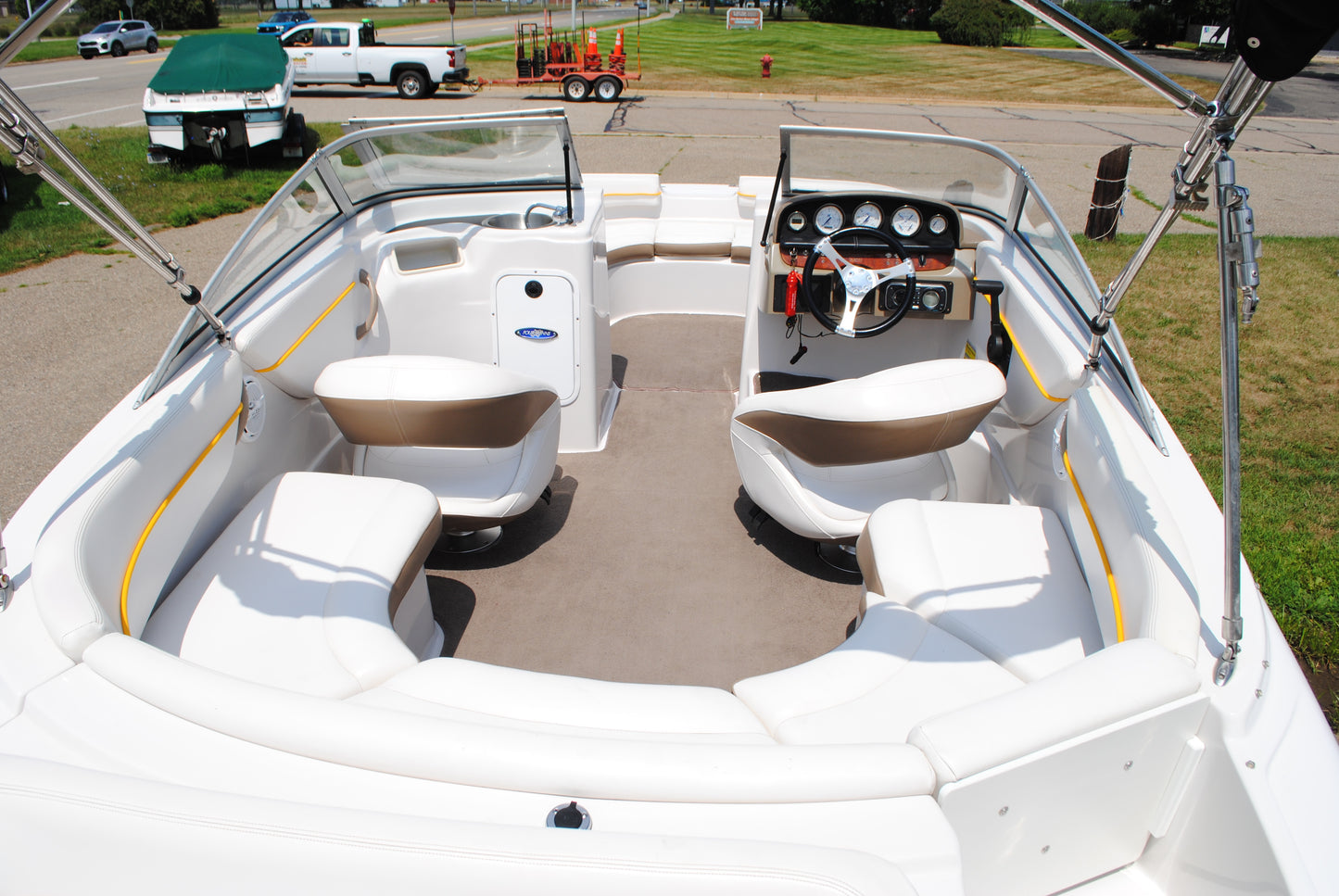 2008 21' FOURWINNS F204 DECKBOAT