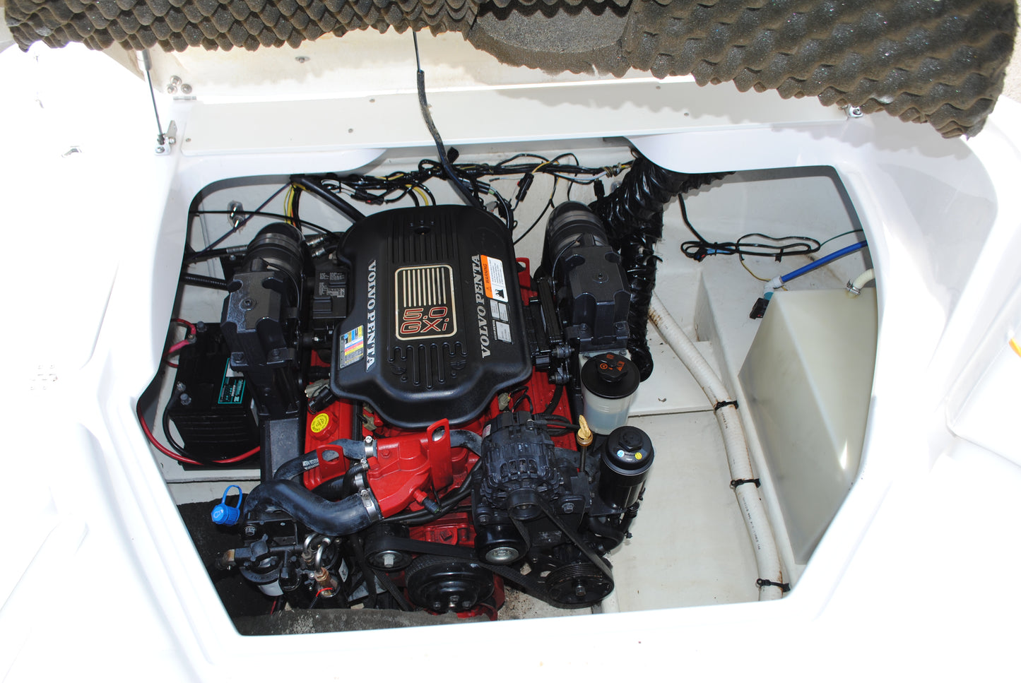 2008 21' FOURWINNS F204 DECKBOAT