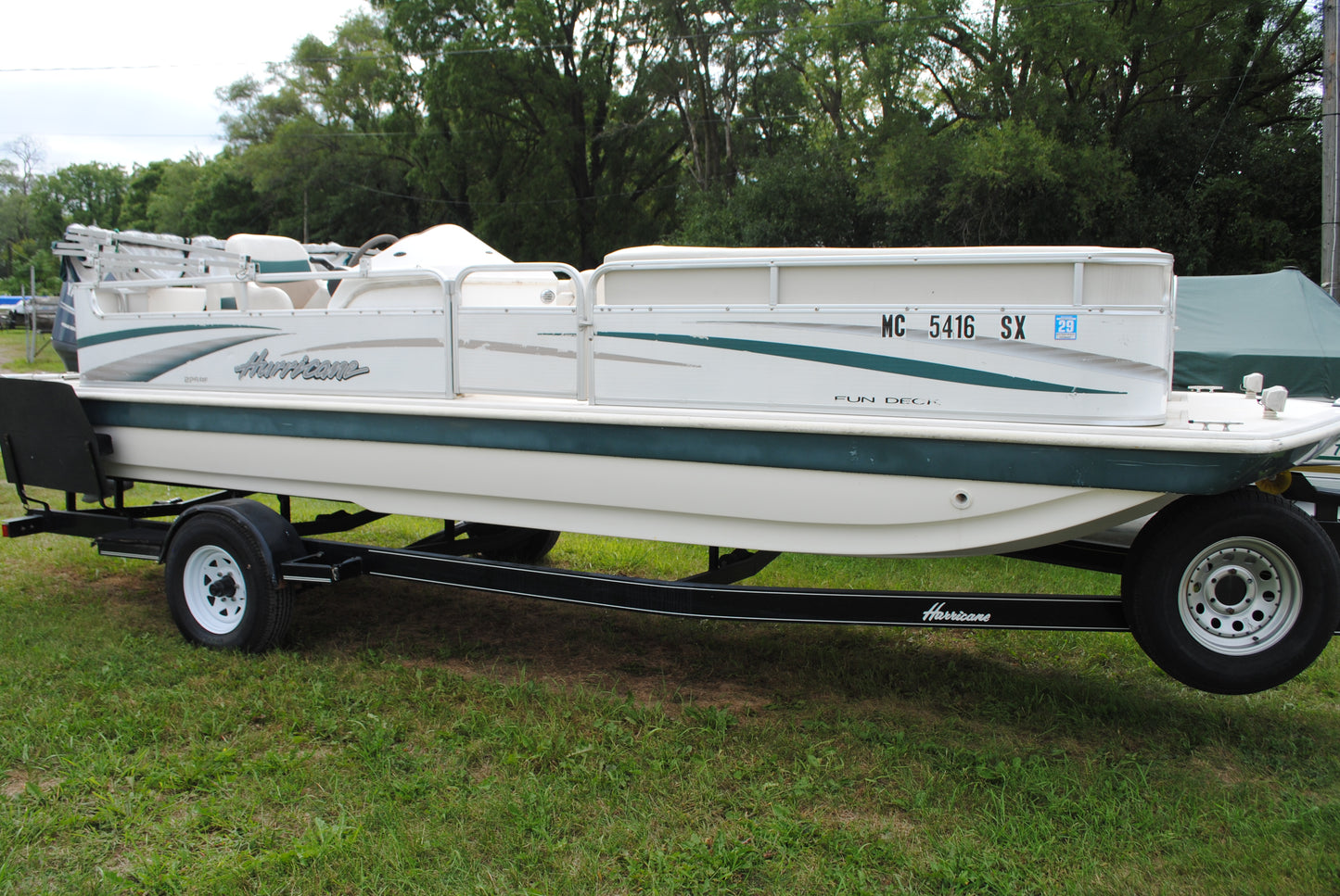 2005 22' HURRICANE DECKBOAT 226RE