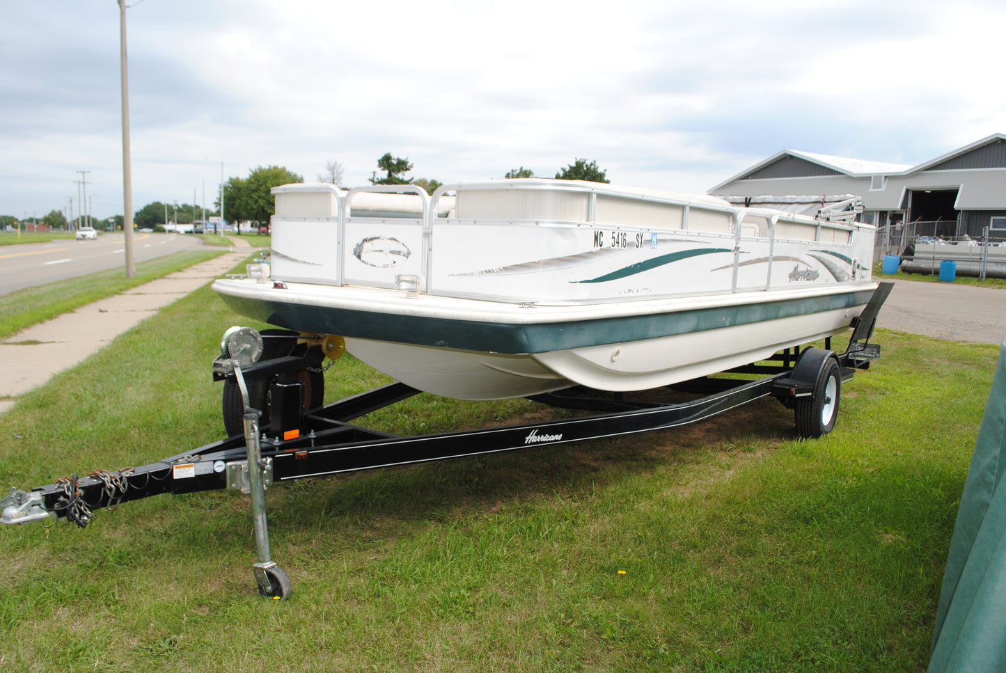 2005 22' HURRICANE DECKBOAT 226RE
