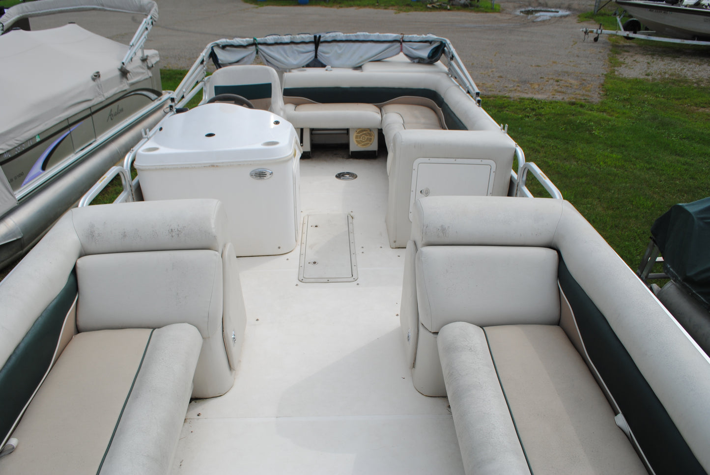 2005 22' HURRICANE DECKBOAT 226RE