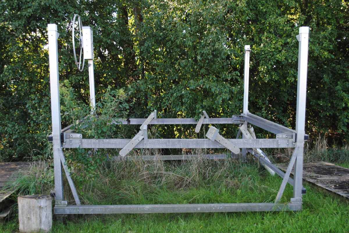 HEWITT 2500 BOAT LIFT Byrd's Landing