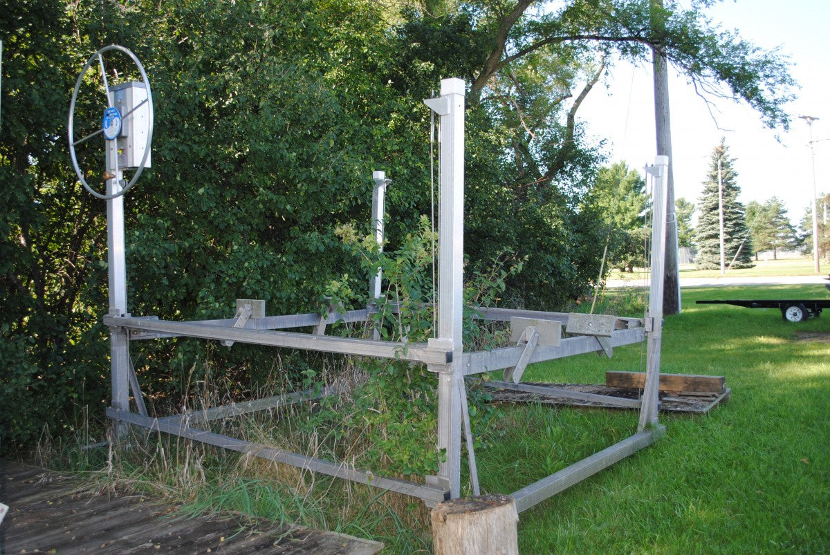 HEWITT 2500 BOAT LIFT Byrd's Landing