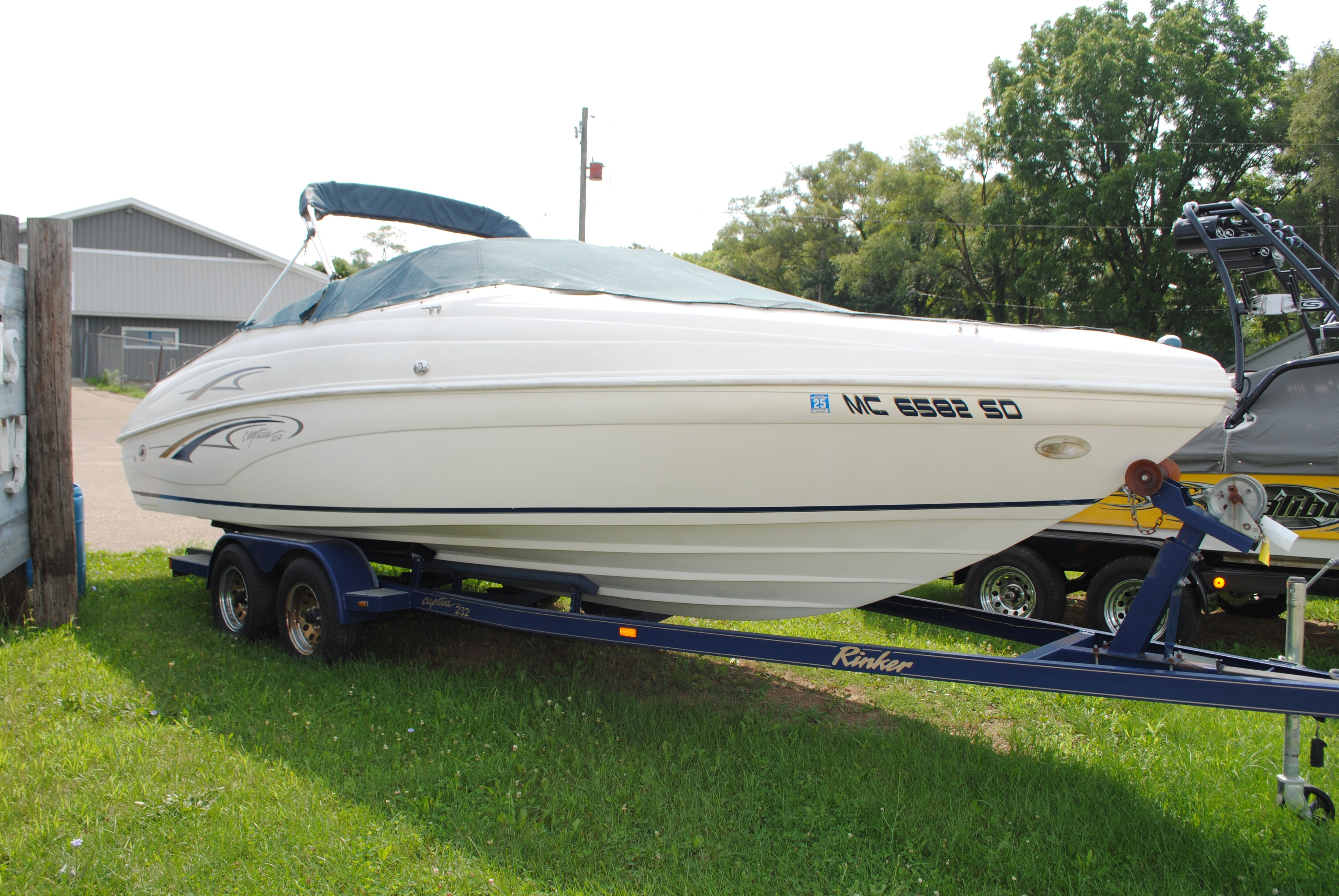 2001 23' RINKER CAPTIVA 32 BR – Byrd's Landing