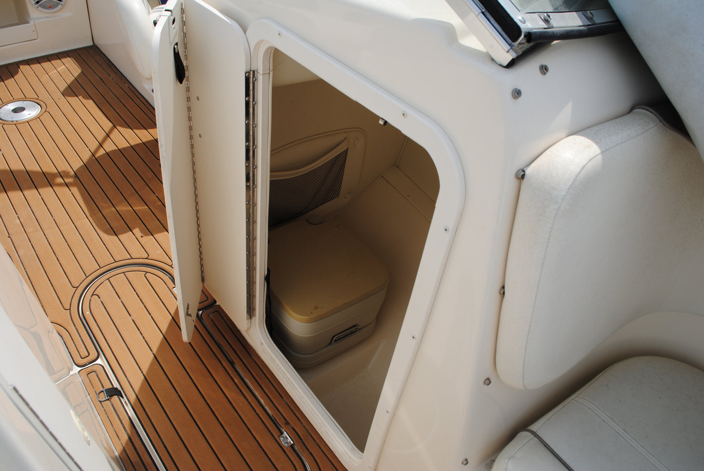 2001 23' RINKER CAPTIVA 32 BR